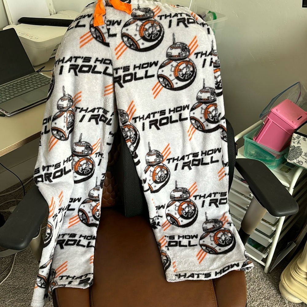 Star wars lovers wore a few times fleece coszy jammies.